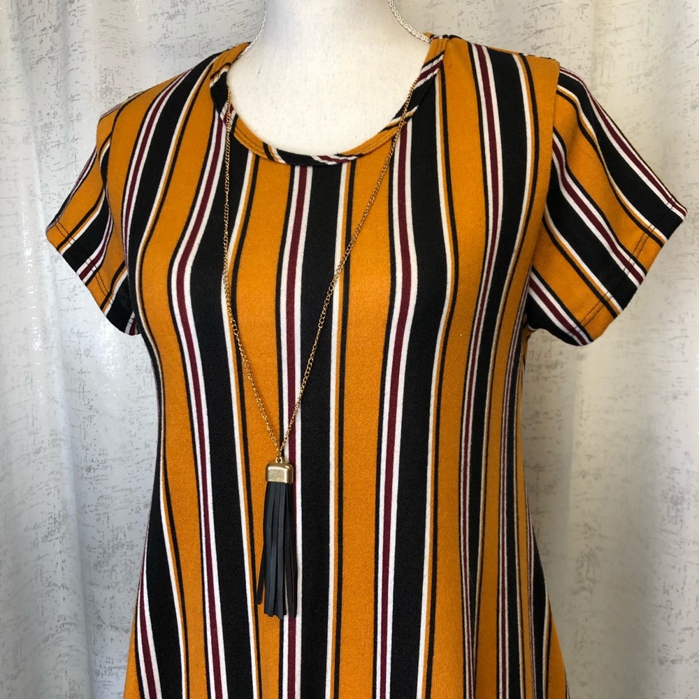 Short Sleeve Midi Dress - Picture 2 of 6